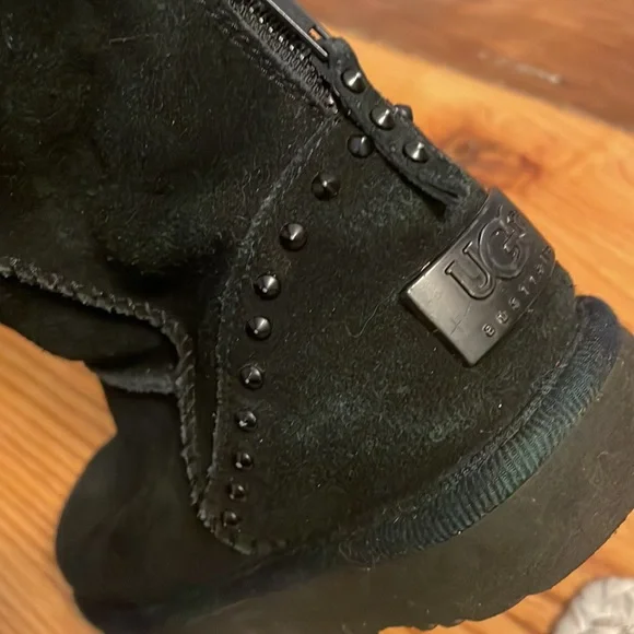 Ugg boots black with zipper and studs - Picture 7 of 7